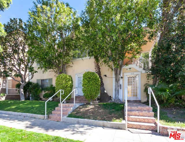 212 South LASKY Drive