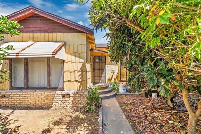 405 East Ramona