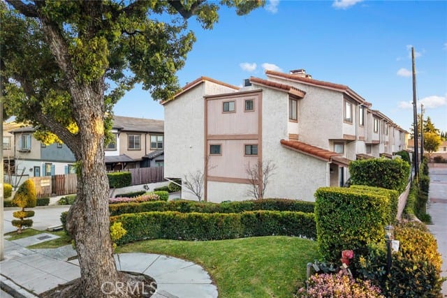 1006 Arcadia