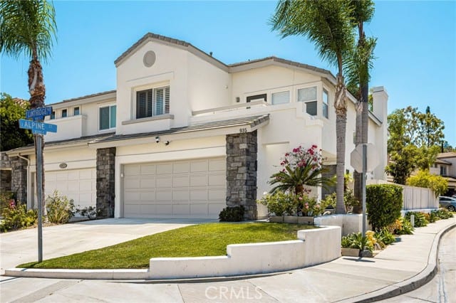 935 South Flintridge