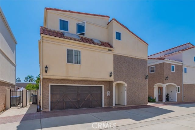 636 East 220th