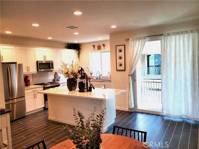 609 Shadowbrook