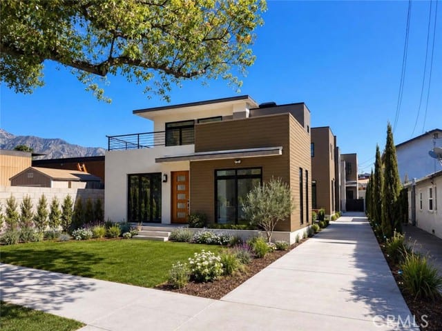 440 North Oak
