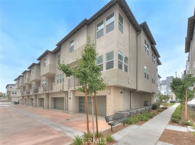 1246 West Bushell