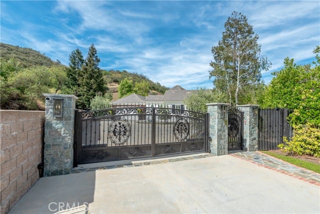 1686 SYCAMORE CANYON