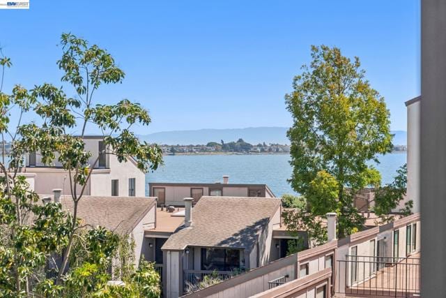 2101 Shoreline Dr