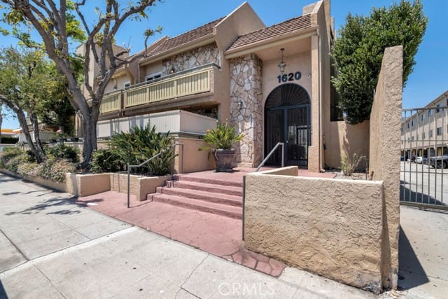 1620 North San Fernando