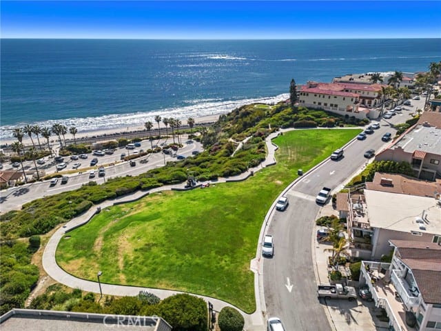 250 Avenida Lobeiro