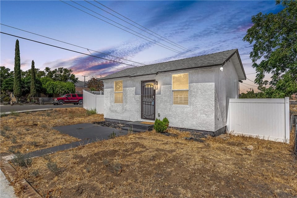 582 North Almond