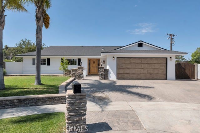 805 Moffatt Circle