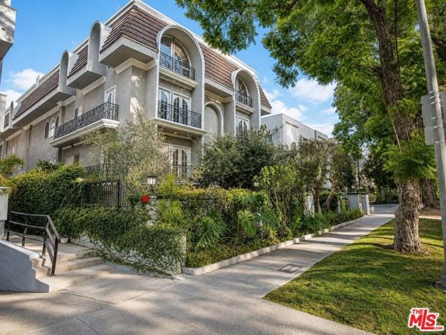 342 N Palm Dr