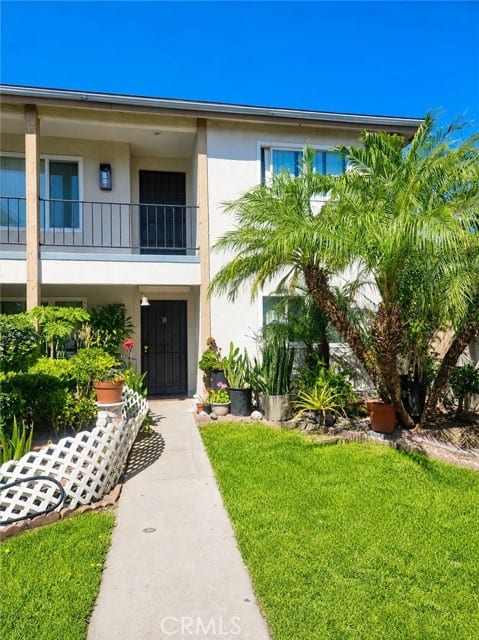 2546 East Park