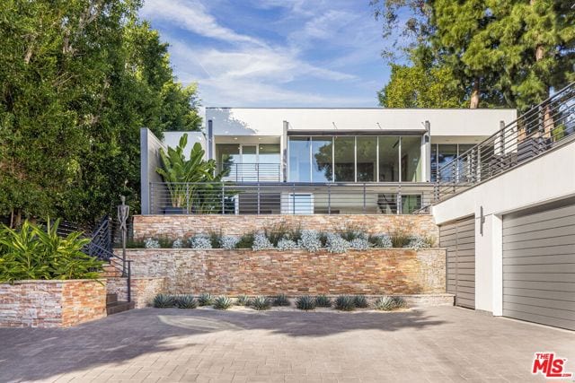 1545 Sunset Plaza Drive