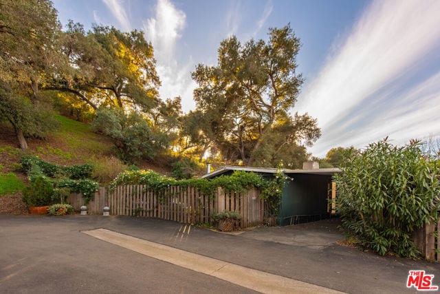 1667 Las Virgenes Canyon Road