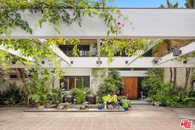715 North Beverly Drive