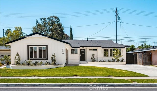 1646 West Alomar