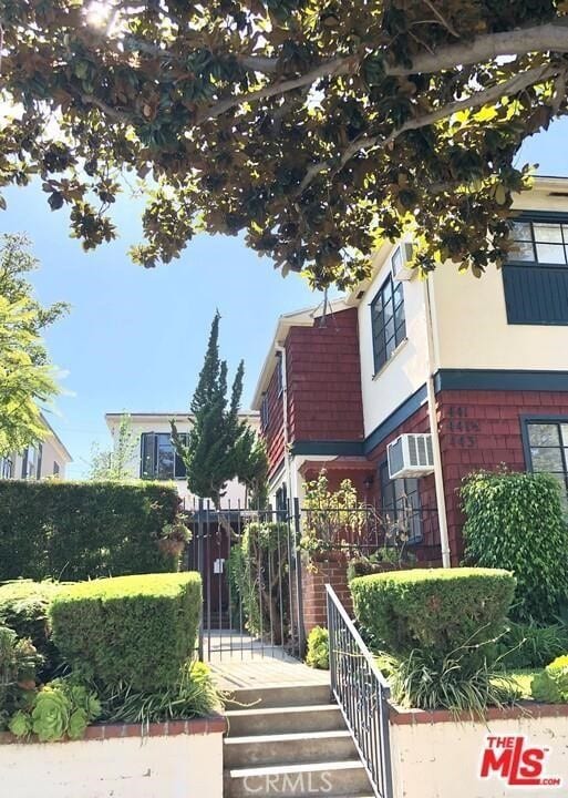 443 South Doheny