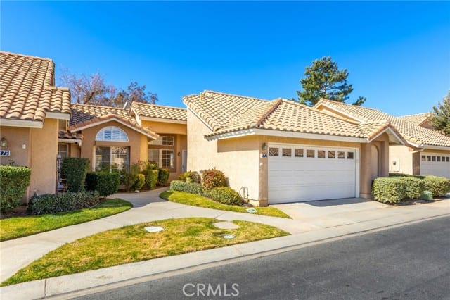 573 La Costa Dr