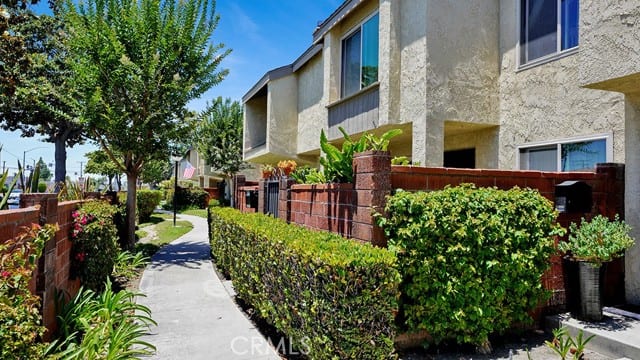 1013 West Orangewood