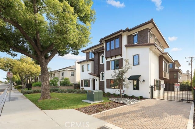 905 SUNSET BLVD