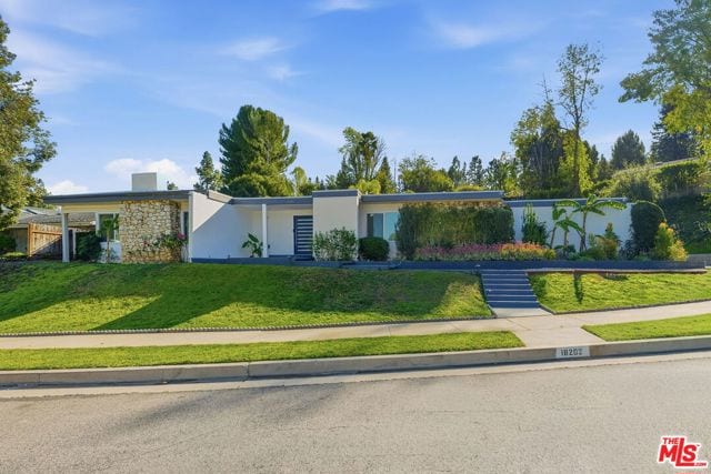 18202 Lake Encino Drive