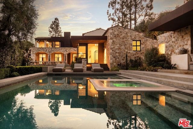 976 North Alpine Drive