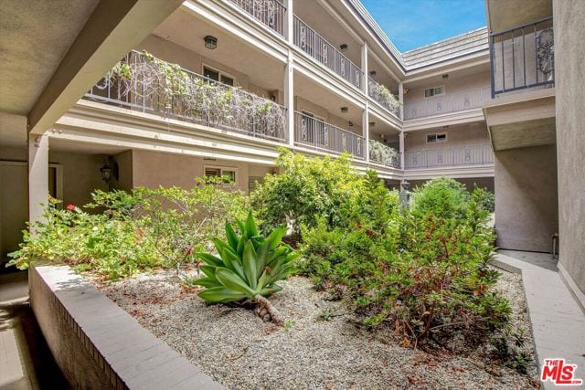 439 North Doheny Drive