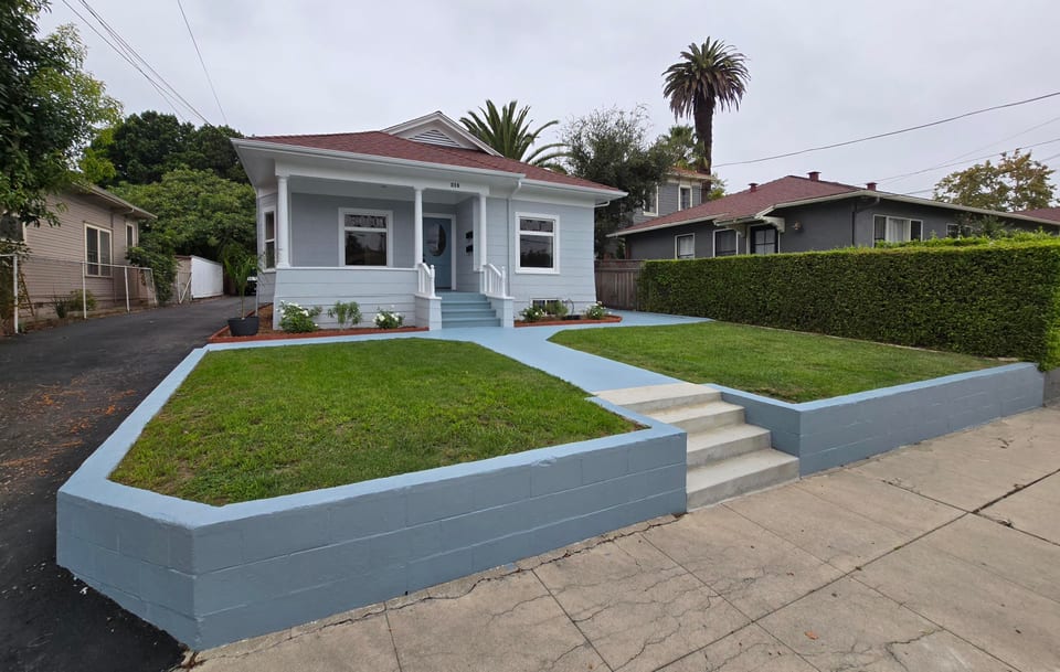 318 W Cota Street
