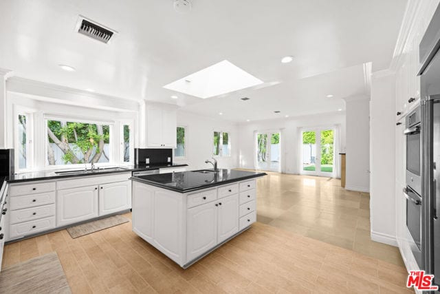 225 South Palm Drive