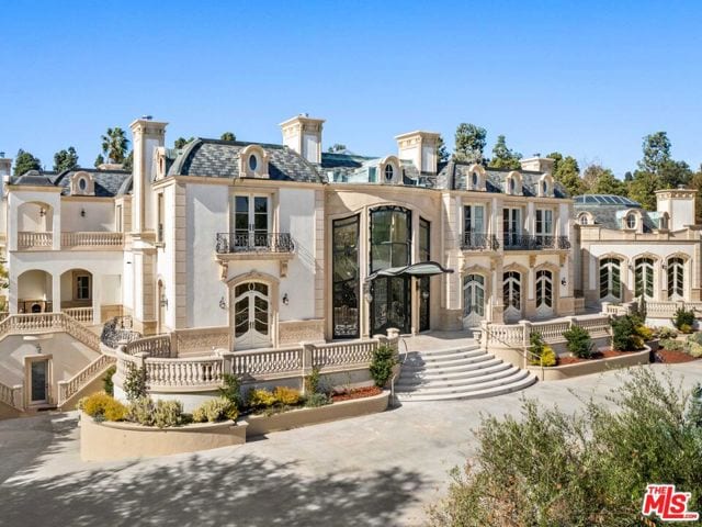901 North Alpine Drive