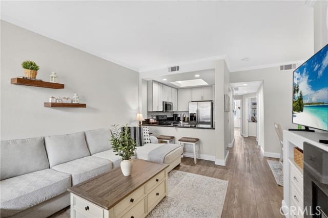 1027 South Stresa