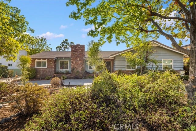 1121 Highland Oaks Drive