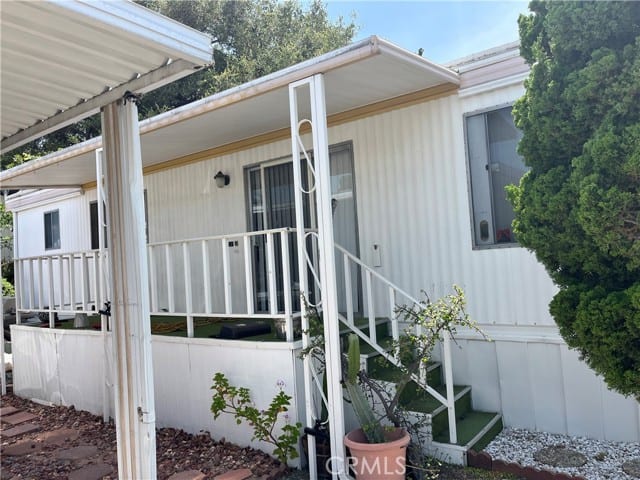 11401 N Topanga Boulevard