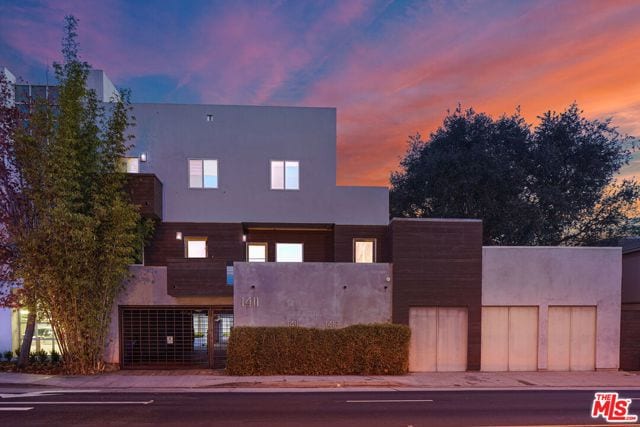 1411 Cloverfield Boulevard
