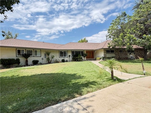 9359 Avenida San Timoteo