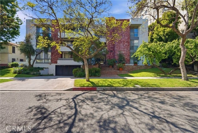 429 North Oakhurst Drive
