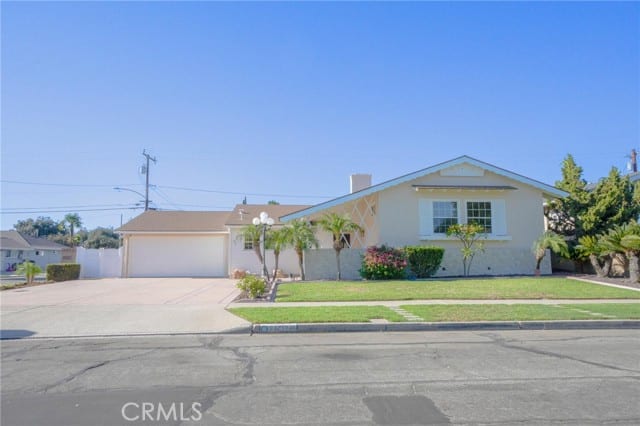 2403 East Romneya