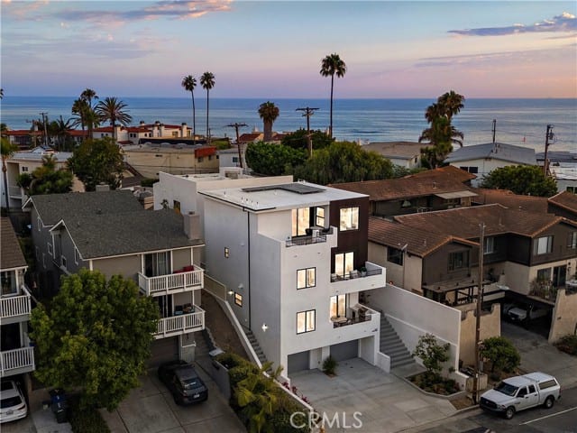245 West El Portal