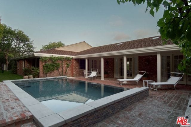1121 North Beverly Drive