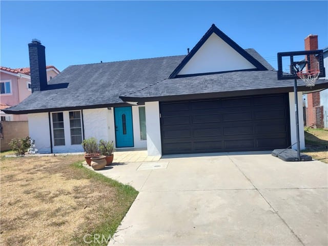 711 East Acoma