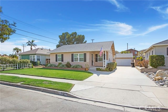 712 East Alder