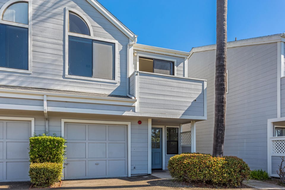 4519 Carpinteria Avenue Apt E