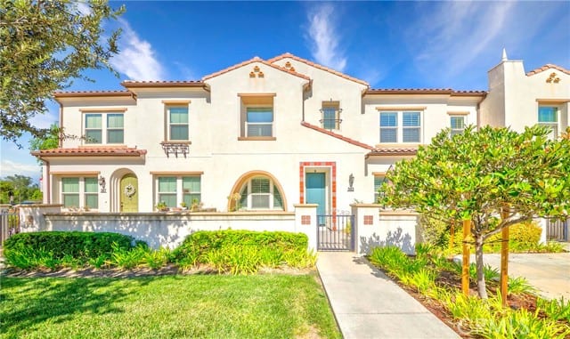 363 Lucia Lane