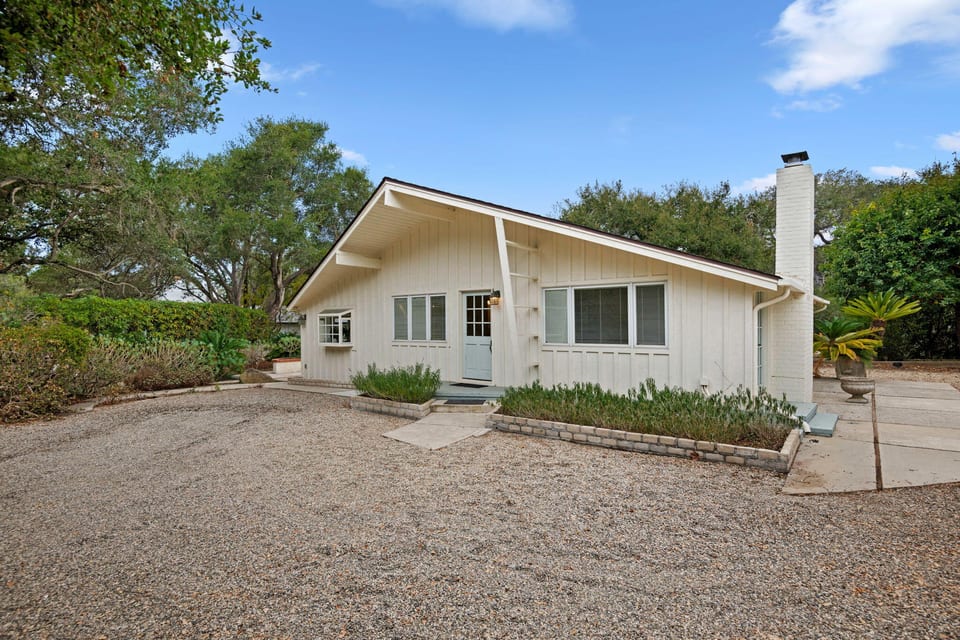 1588 E Valley Road