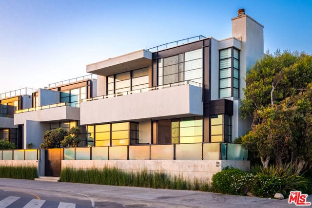 117 Ocean Front Walk