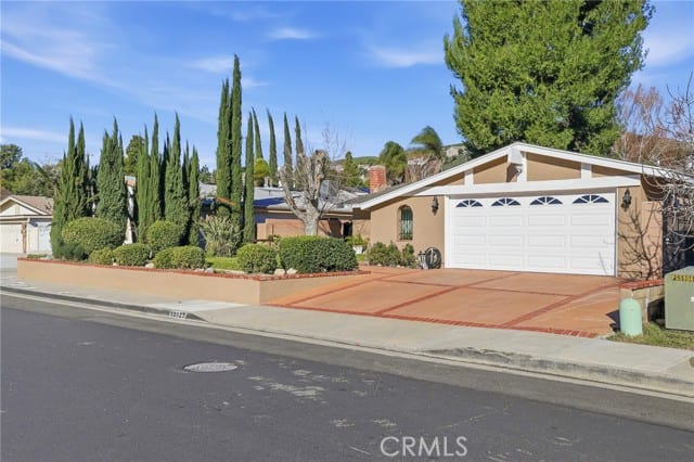 18927 Claycrest