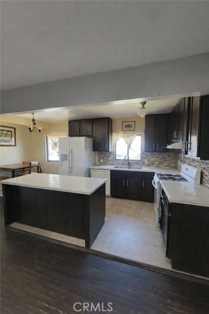 3138 West Nicolet