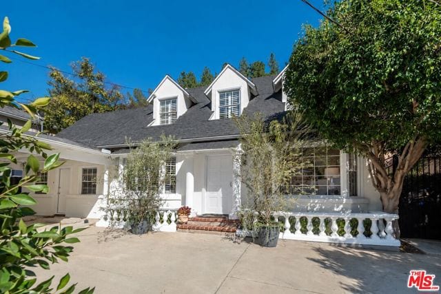 1664 Benedict Canyon Drive