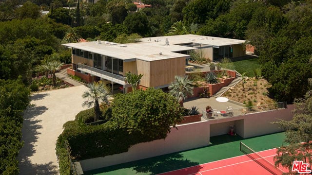 1035 Summit Drive