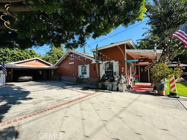 1576 West Orangewood
